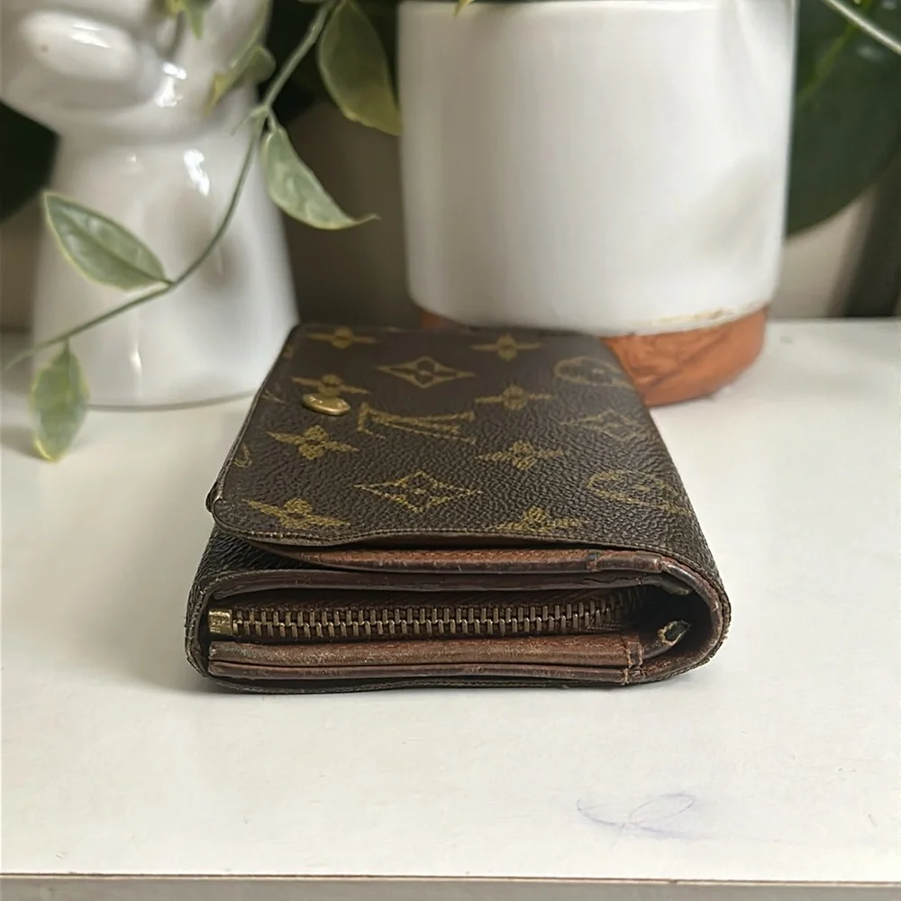 Louis Vuitton Small Monogram Wallet - Picture 8 of 15
